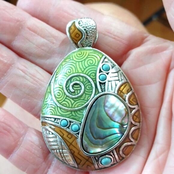 Y2K Lia Sophia  Silver Pendant Mother of Pearl Oval  Pendant   3x2 NWOT - Picture 1 of 6